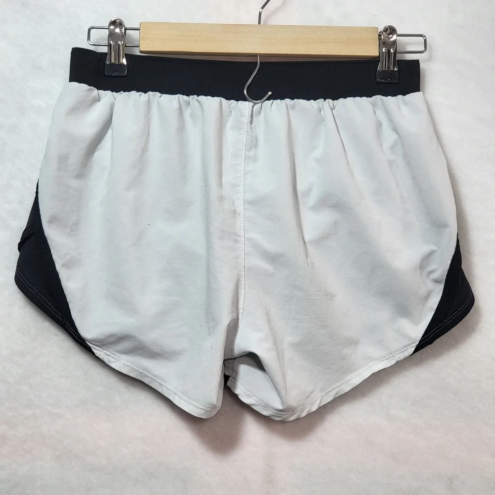 Under Armour Fly By 2.0 Running Shorts Womens XS White‎ Black HeatGear 1350196